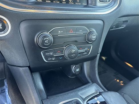 Used 2016 Dodge Charger SXT image 20