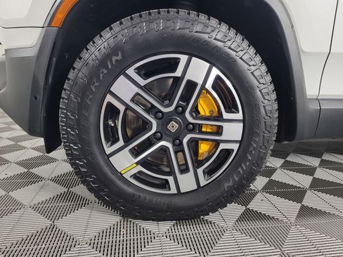 Used 2023 Rivian R1T Adventure image 9