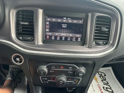 Used 2020 Dodge Charger SXT w/ Blacktop Package image 8