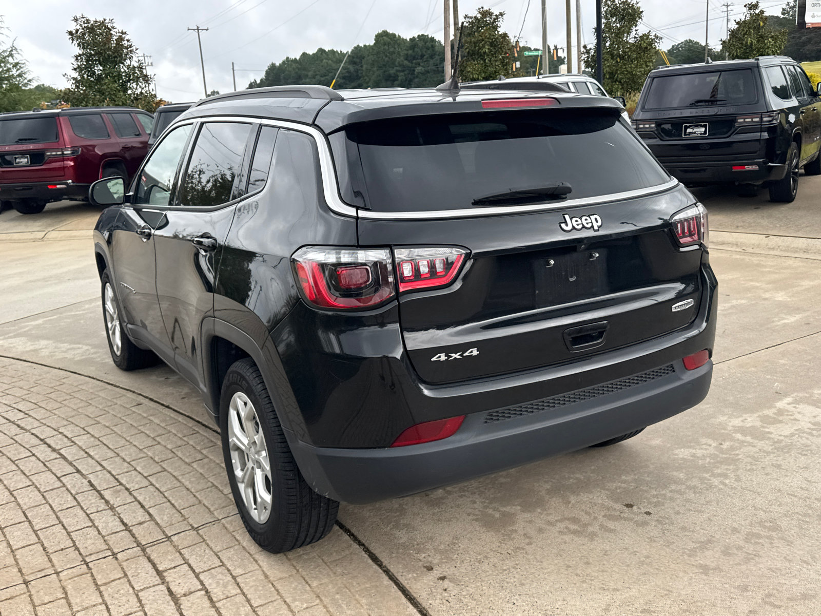 Used 2024 Jeep Compass Latitude AWD/4WD image 10