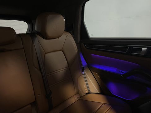 Used 2023 Porsche Cayenne S Platinum image 17