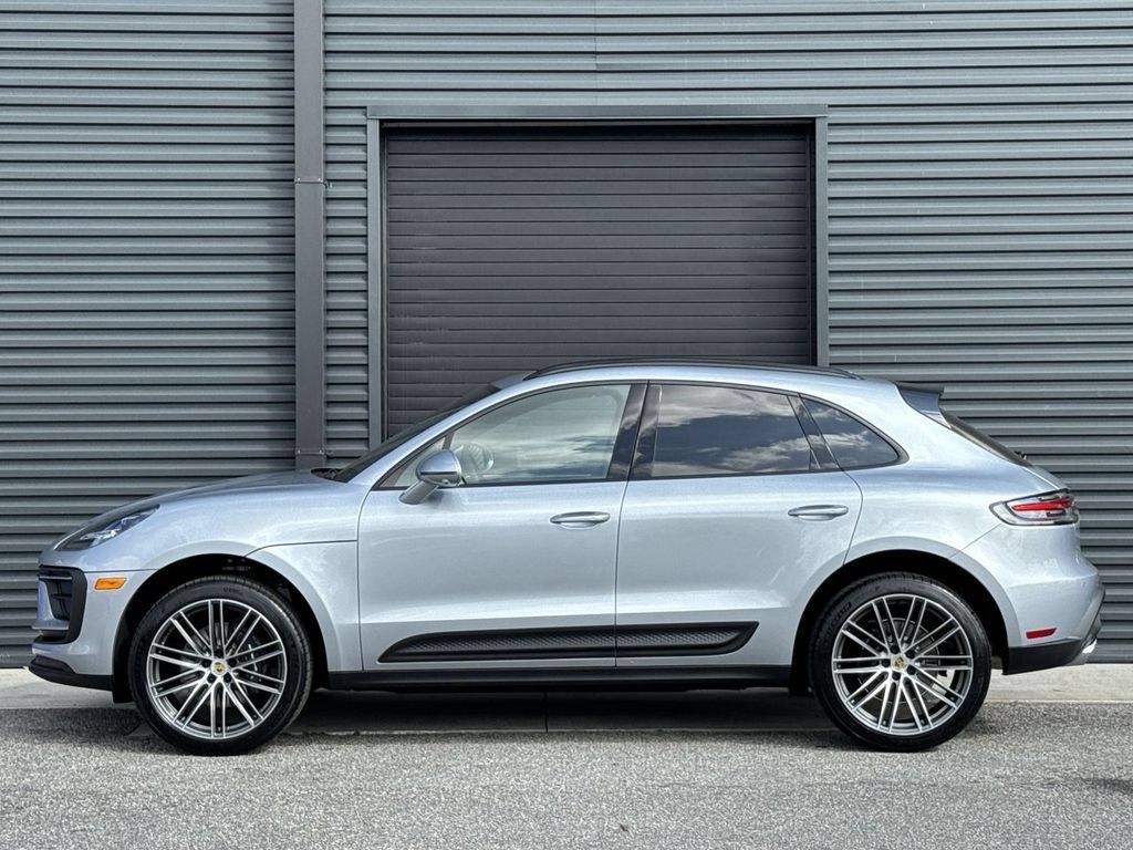 Certified 2026 Porsche Macan AWD/4WD image 2