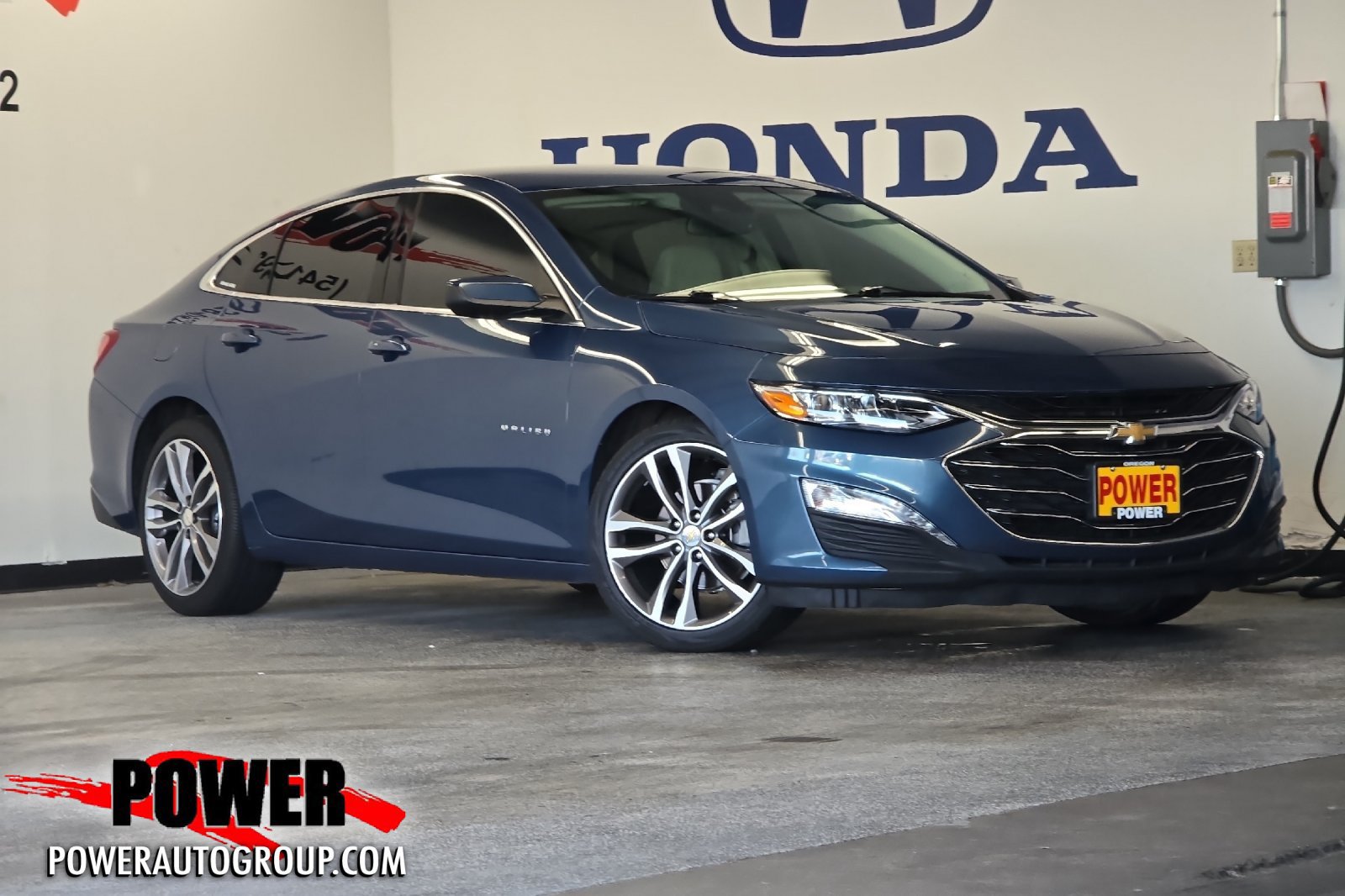 Used 2024 Chevrolet Malibu LT FWD image 1