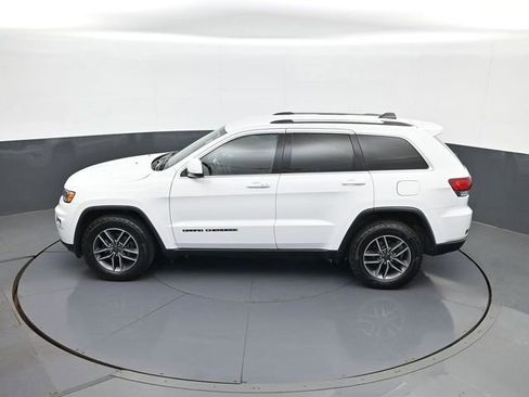 Used 2020 Jeep Grand Cherokee Laredo w/ 18" Wheel & 8.4" Radio Group AWD/4WD image 20