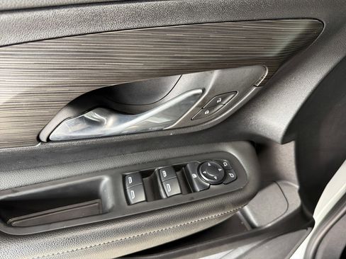 Used 2024 GMC Terrain SLE image 19