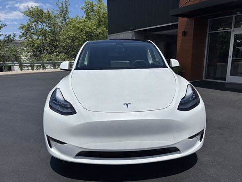 Used 2023 Tesla Model Y Long Range AWD/4WD image 4