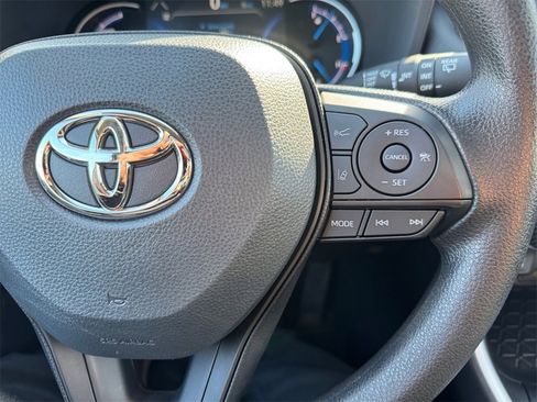 Used 2025 Toyota RAV4 XLE image 30