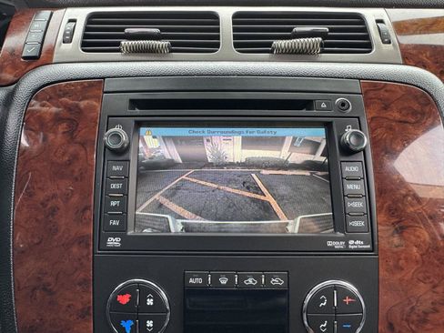 Used 2011 Chevrolet Avalanche LTZ AWD/4WD image 26
