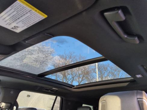 Used 2021 Cadillac Escalade Sport w/ Driver Assist Tech Package image 19