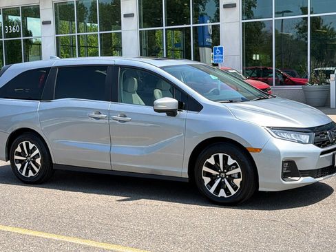 Certified 2026 Honda Odyssey EX-L image 1