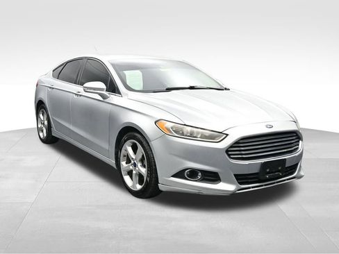 Used 2016 Ford Fusion SE AWD/4WD image 7