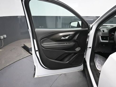 Used 2024 GMC Terrain SLE FWD image 11