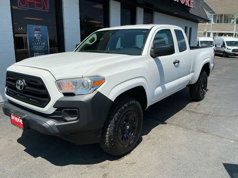 Used 2016 Toyota Tacoma SR RWD image 2