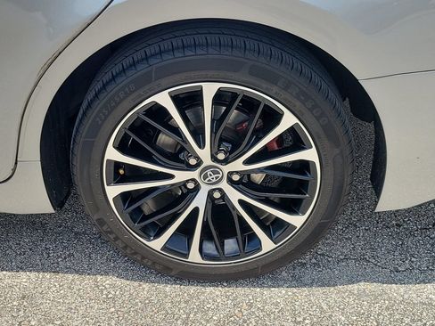 Used 2020 Toyota Camry SE FWD image 5