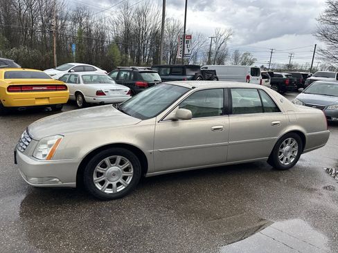 Used 2008 Cadillac DTS FWD image 3