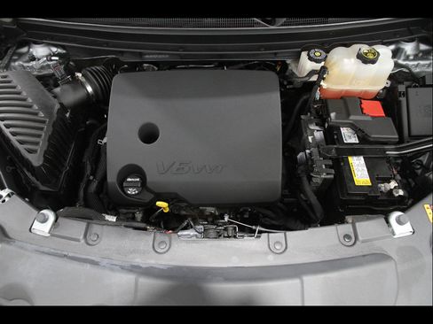 Used 2023 Chevrolet Traverse LT image 23