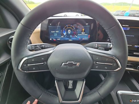 Used 2026 Chevrolet Equinox ACTIV image 14