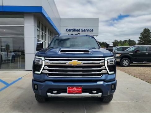Used 2024 Chevrolet Silverado 2500 High Country w/ High Country Premium Package image 2