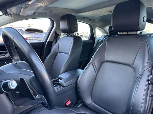 Used 2019 Jaguar XF Premium image 6