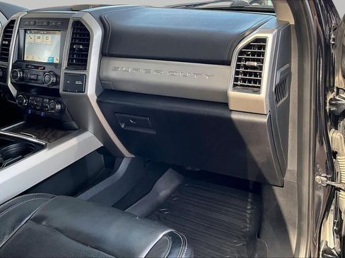 Used 2019 Ford F250 Lariat w/ Lariat Ultimate Package AWD/4WD image 18