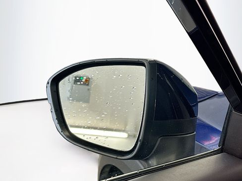 Used 2023 Nissan Pathfinder SV image 16