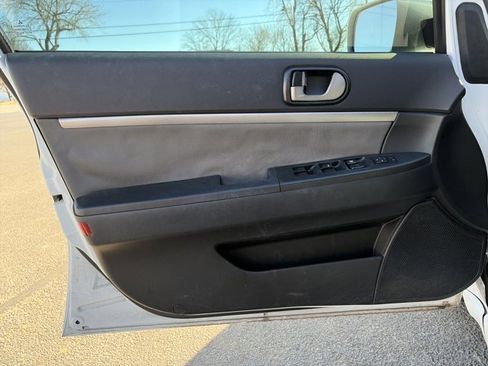 Used 2011 Mitsubishi Galant ES image 13