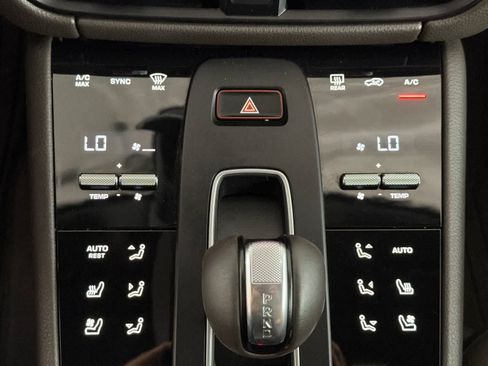 Used 2022 Porsche Macan AWD/4WD image 21