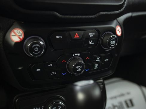 Used 2023 Jeep Renegade Trailhawk image 9