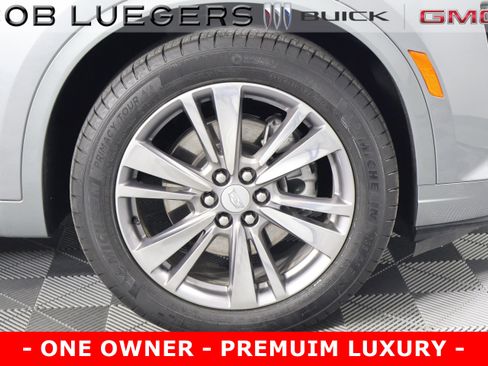 Used 2025 Cadillac XT6 Premium Luxury image 3