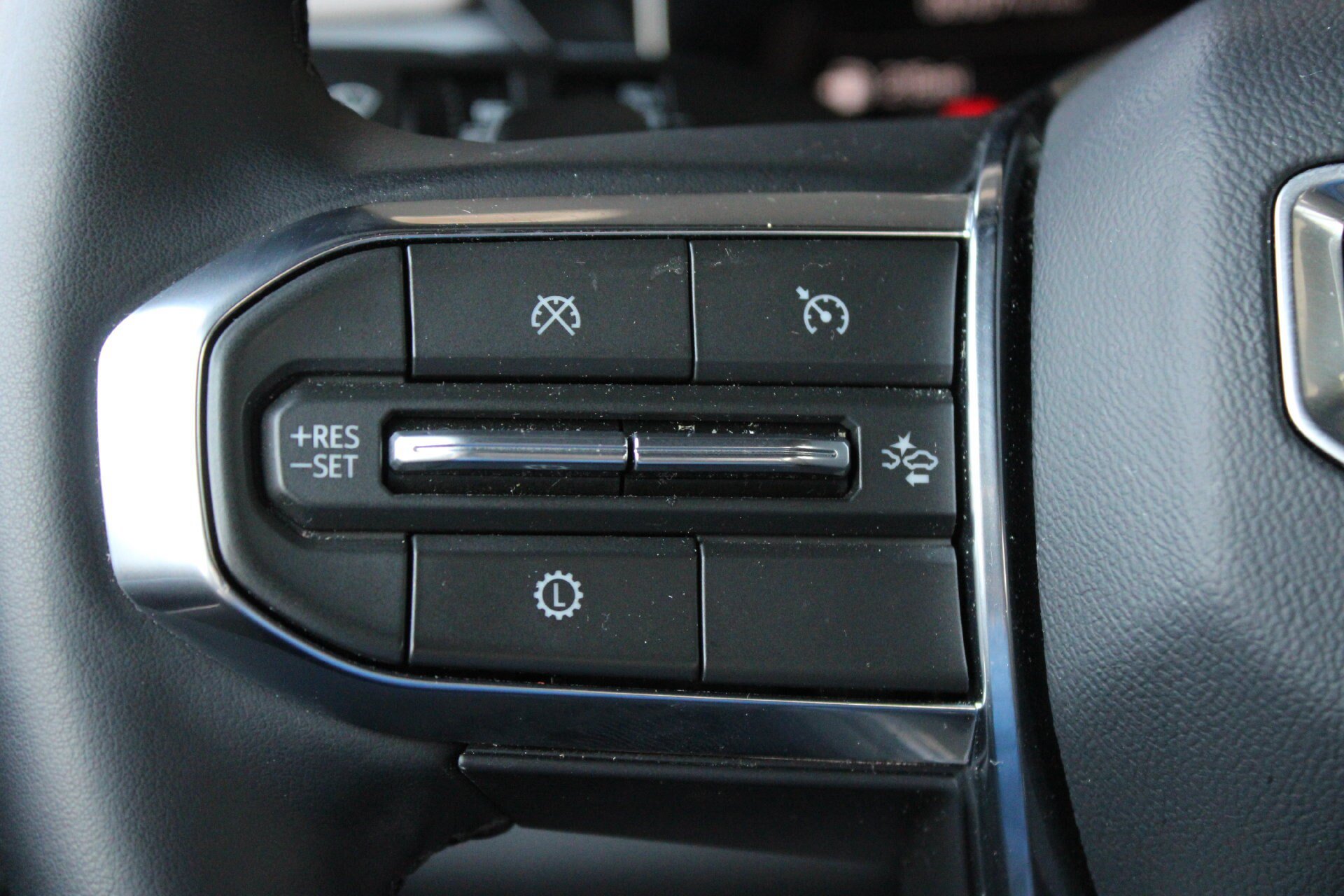 Used 2026 GMC Acadia Elevation w/ Elevation Premium Package FWD image 28