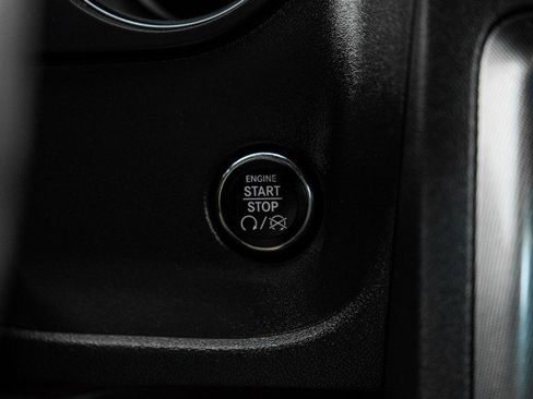 Used 2013 Dodge Challenger SXT image 18