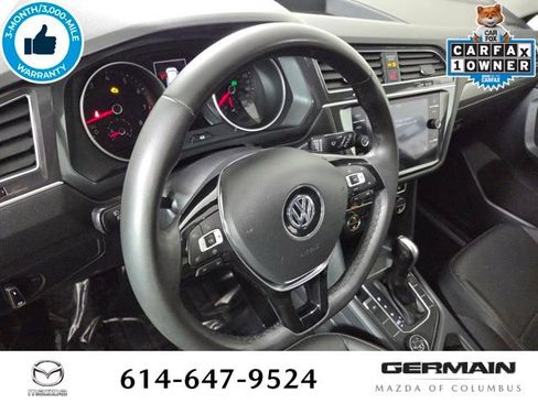 Used 2020 Volkswagen Tiguan SE w/ Panoramic Sunroof Package image 17
