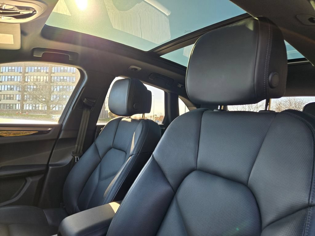 Certified 2024 Porsche Macan AWD/4WD image 20