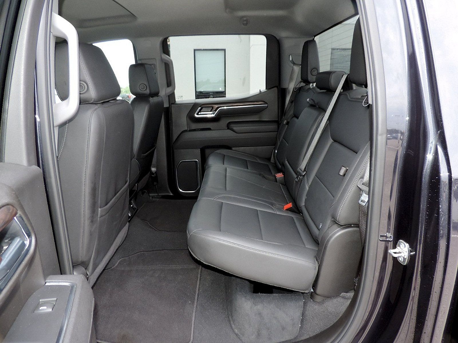 Used 2025 GMC Sierra 1500 SLT RWD image 15