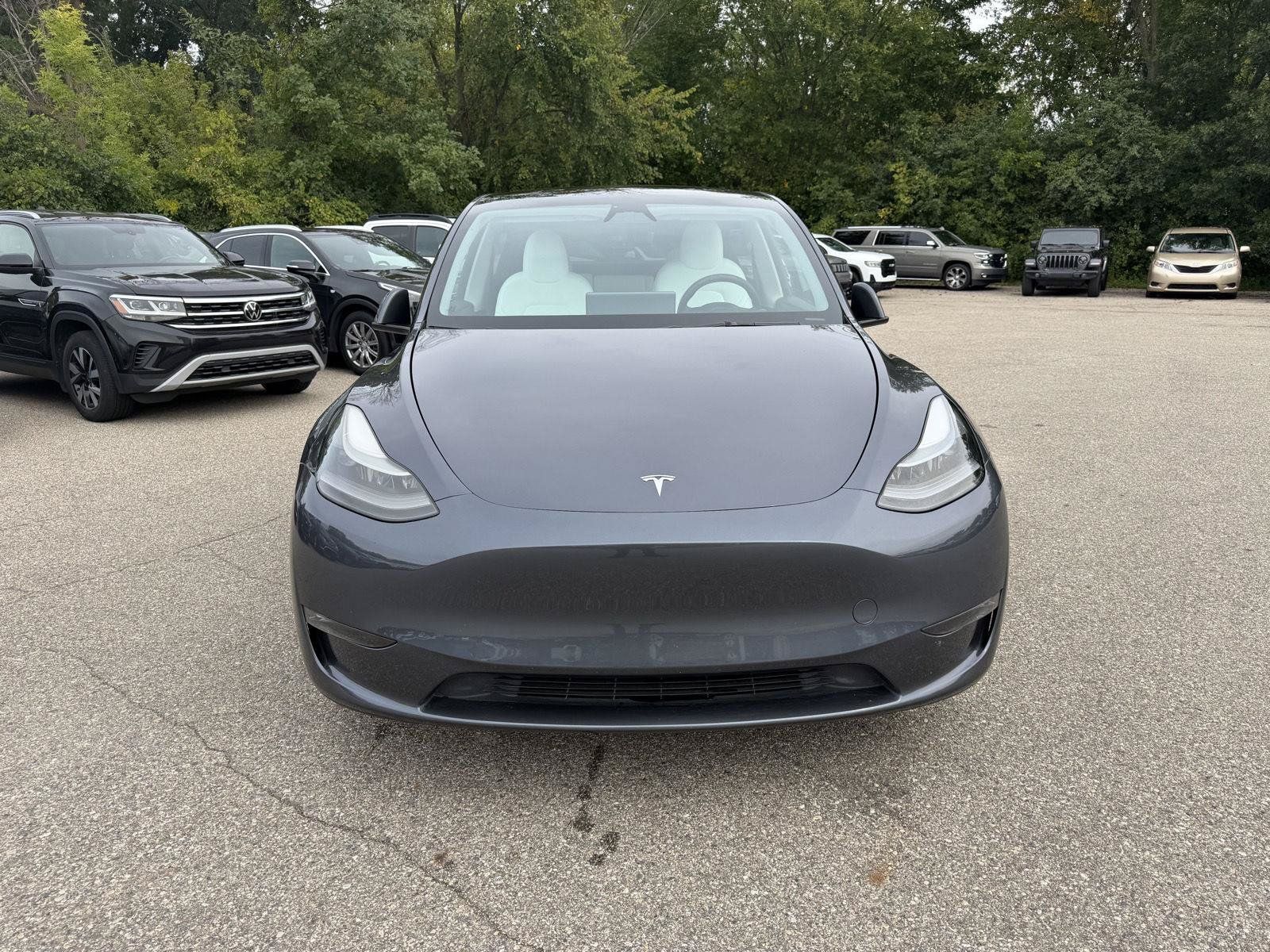 Used 2023 Tesla Model Y Long Range AWD/4WD image 2