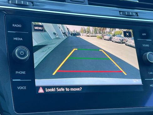 Used 2020 Volkswagen Tiguan SE w/ Panoramic Sunroof Package FWD image 29