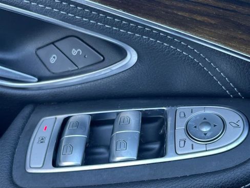 Used 2017 Mercedes-Benz GLC 300 4MATIC image 34