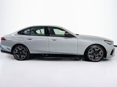 Used 2025 BMW i5 M60 w/ Premium Package image 4