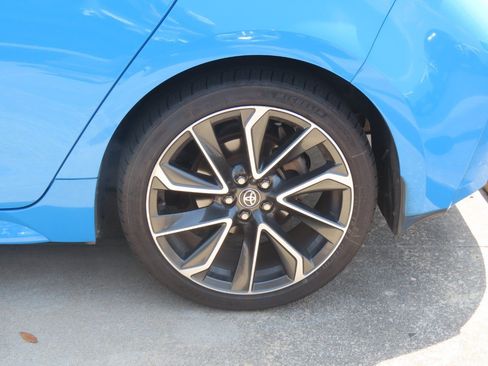 Used 2019 Toyota Corolla XSE FWD image 6