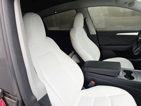 Used 2024 Tesla Model Y Performance image 12