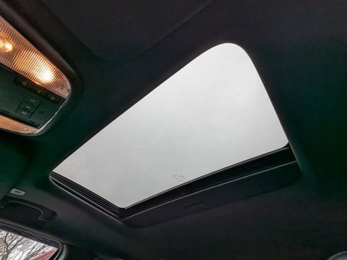 Used 2017 Jeep Grand Cherokee Limited image 36