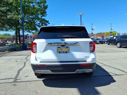 Used 2023 Ford Explorer XLT w/ Equipment Group 202A AWD/4WD image 8