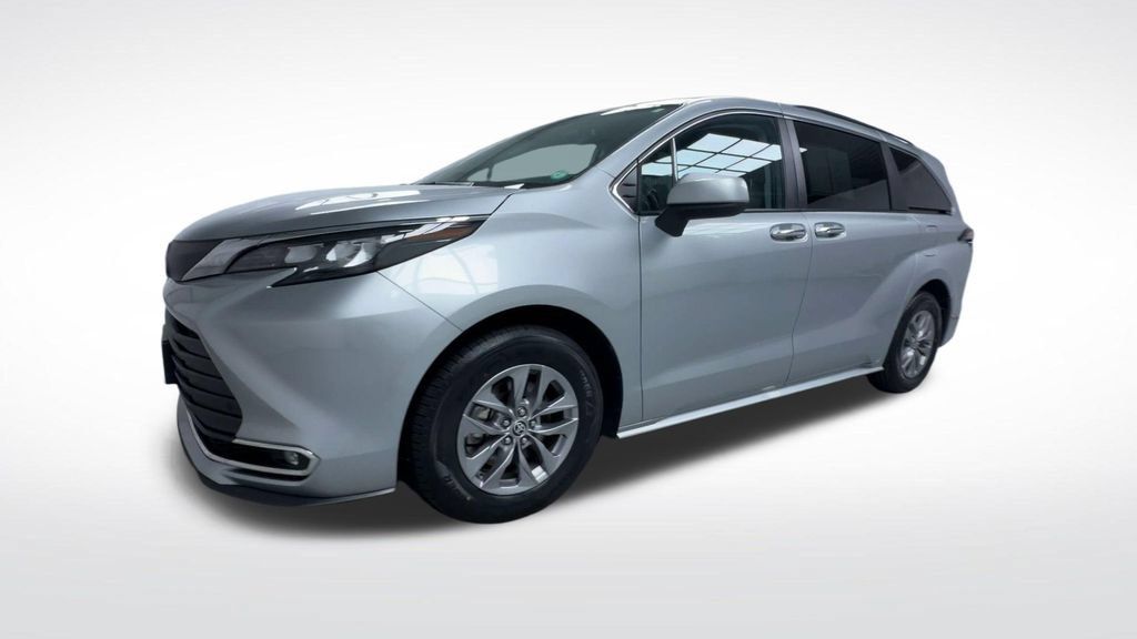 Certified 2024 Toyota Sienna XLE w/ XLE Plus Package AWD/4WD image 5