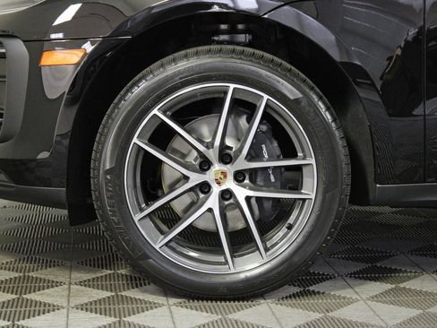 Used 2025 Porsche Macan image 39