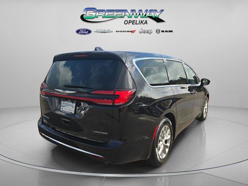 New 2026 Chrysler Pacifica Limited image 8