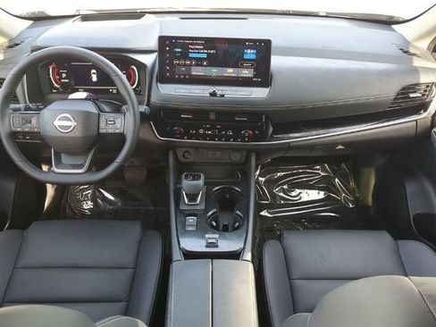 Certified 2025 Nissan Rogue SL w/ Tech Package FWD image 15