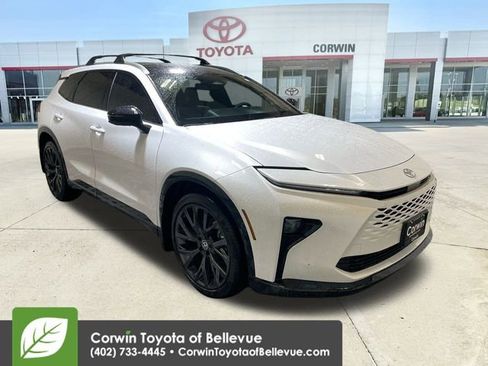 New 2025 Toyota Crown Signia image 2