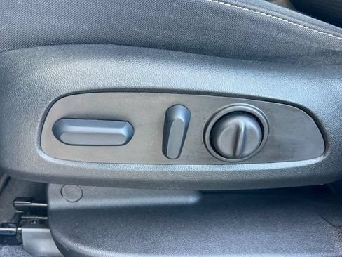Used 2023 GMC Acadia SLE w/ Driver Convenience Package FWD image 13