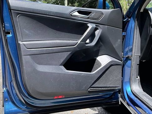 Used 2018 Volkswagen Tiguan SE FWD image 17