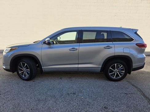 Used 2017 Toyota Highlander XLE image 2